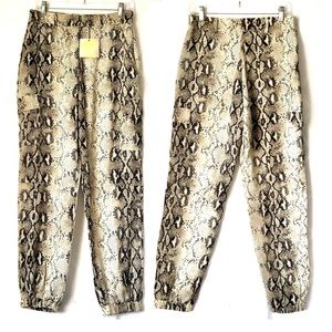8 snakeskin print Cargo trouser NWT! Pockets, elastic at ankle, soft & flowy